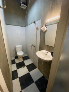 Black and Putih Stay