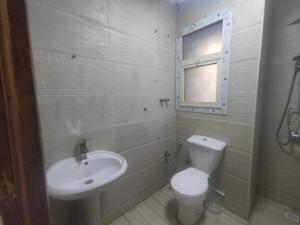 شقة فندقية قريبة من المتحف المصرى ومول مصر والاهرامات عجائب الدنيا السبعة