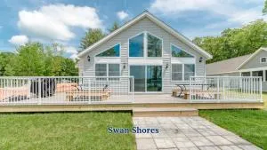 Expansive Lakefront Home with Private Dock - Grand Junction