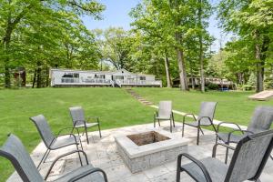 Lakefront Retreat in a Serene Country Setting