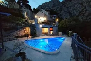 Family friendly house with a swimming pool Makarska - 22882 - Makar
