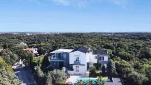 Luxury villa with a swimming pool Pjescana Uvala, Pula - 21972 - Pješčana Uvala 