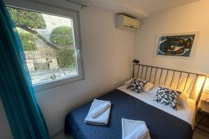 Apartments with parking space Omis - 23914