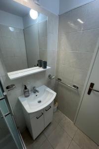 Apartments with parking space Omis - 23914