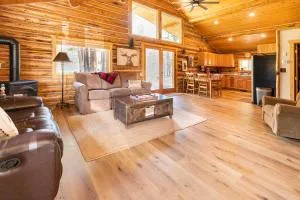 Access Snowmobile Trls Sleeps 10 Dogs Fenced Yard - Seeley Lake