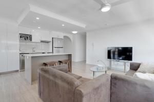 Paradise! 2BR in the Heart of GC with Ocean Views