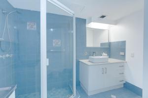 Paradise! 2BR in the Heart of GC with Ocean Views