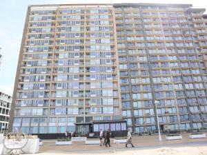 Apartment in Nieuwpoort with Sea Views