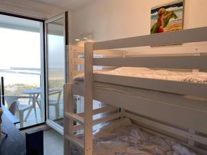 Apartment in Nieuwpoort with sea view