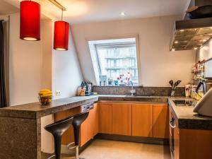 Spacious Seaside Apartment