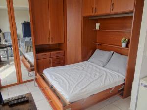 Sunlit Apartment Near Beach