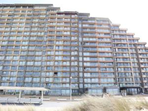 Apartment Nieuwpoort with Sea Views