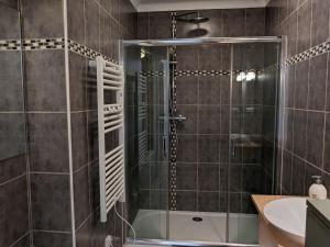 Maisons de vacances Gite renove avec jardin clos, cheminee et baby-foot a Contrisson, proche du Lac du Der. - FR-1-585-16 : photos des chambres