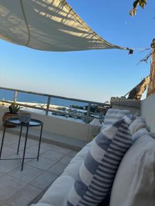 KYMA sea view apartment 40 meters from the beach