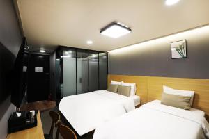 Fullmoon hotel