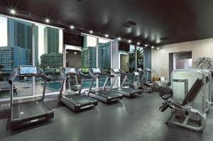 Beach, pool, and Gym 2B 2B Near Gulfstream & Mall