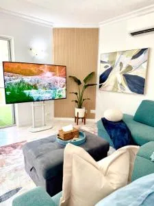 Luxury 2Bed 2bath Poolview apartment with Lift and 4pools - Stratford