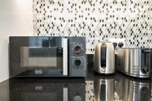 Stylish 2BR Apt in 5 Star Hotel with Burj Khalifa Views
