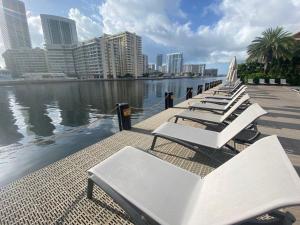 Beautiful Studio in Hallandale with Beach & Pool