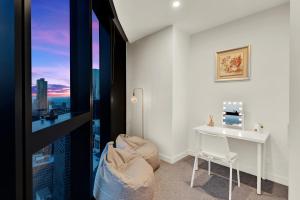 49th Floor City Escape with Stunning Views