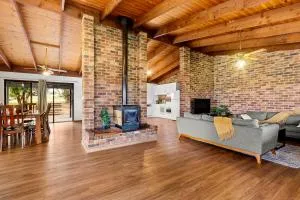 Hunter Valley Homes Pets Heated Pool - Whittingham