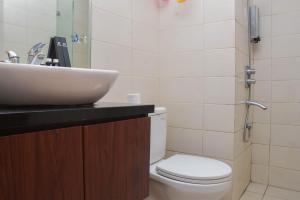 Great Location and Comfy 1BR Apartment at Woodland Park Residence By Travelio