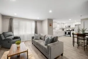 Quiet Townhome, Near Lakefront and Downtown - Superfast WiFi - Whiting