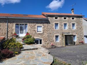 Maisons de vacances Gite de Charme pour 6 personnes avec Terrasse et Wifi - FR-1-582-529 : photos des chambres