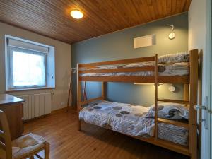 Maisons de vacances Gite de Charme pour 6 personnes avec Terrasse et Wifi - FR-1-582-529 : Maison de Vacances