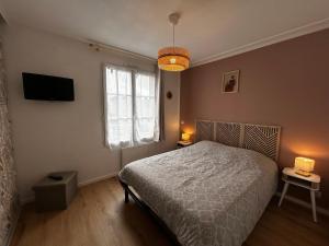 T2 rénové avec WiFi et parking à 200m des Thermes - FR-1-541-169