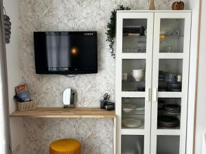 T2 rénové avec WiFi et parking à 200m des Thermes - FR-1-541-169