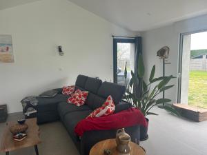 Charmante Maison Rénovée Proche Plage et Forêt avec Jardin - FR-1-652-57