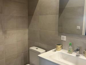 Charmante Maison Rénovée Proche Plage et Forêt avec Jardin - FR-1-652-57