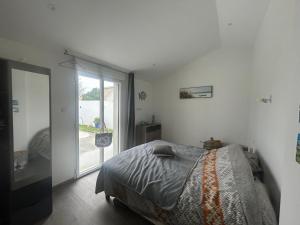 Charmante Maison Rénovée Proche Plage et Forêt avec Jardin - FR-1-652-57