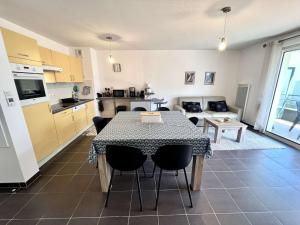 Appartements Etel : Appart. 2P avec Terrasse Sud, Parking & Petit Chien Bienvenu - FR-1-479-218 : photos des chambres