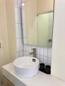 Soothing Getaway Spacious studio w kitchen in D1