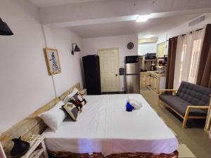 Cozy Apt near Beach with Fine Cuisine & Pool TRR3