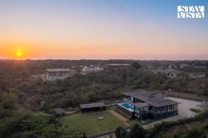 StayVista at The Nest at Canary Farms - Pool, Lawn