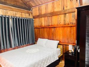 Nhà gỗ view suối, view vườn -Khu nghỉ dưỡng sinh thái Nhà Lụa Retreat
