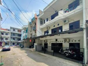 RedDoorz Padang Pasir near Petra University Surabaya