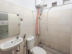 RedDoorz Padang Pasir near Petra University Surabaya