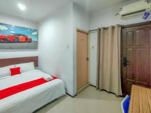 RedDoorz Padang Pasir near Petra University Surabaya