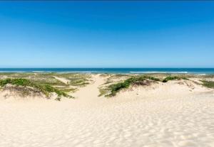 Apartamento de luxo com 2 suítes junto à praia