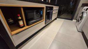 Apartamento de luxo com 2 suítes junto à praia