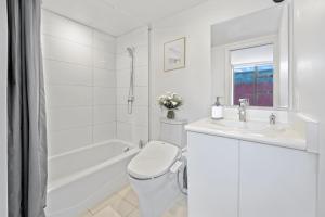 Fully Furnished 2 Bedroom in Trendy Gastown Location