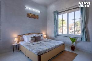 StayVista at Grey Sky 3 BHK villa with Pool, Balcony, and Scenic View at Udaipur