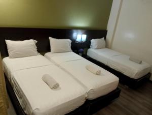MAKATI Boutique Hotel near NAIA Airport Terminal 3 Edsa Pasay CBD