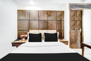 Townhouse Arakashan Road Paharganj Formerly Mohan international