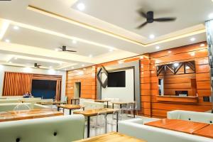 The Paragon Hotel and Restaurant