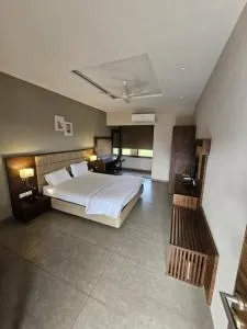 Club Azzurro Resort - Nalsarovar - Bavla